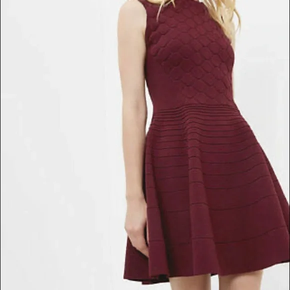 Burgundy Ted Baker textured fabric fall wedding - Picture 2 of 7